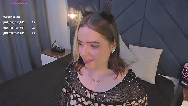 morita mei online show from March 18, 6:04 pm