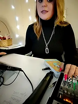 Juicy PeachLux online show from March 12, 1:51 pm