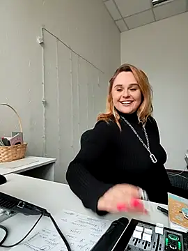 Juicy PeachLux online show from March 17, 9:01 am