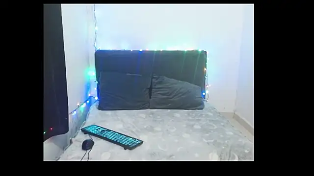 Snapshot of isabel-nashyeli chatting on March 7, 8:56 am isabel-nashyeli online show from March 7, 8:56 am