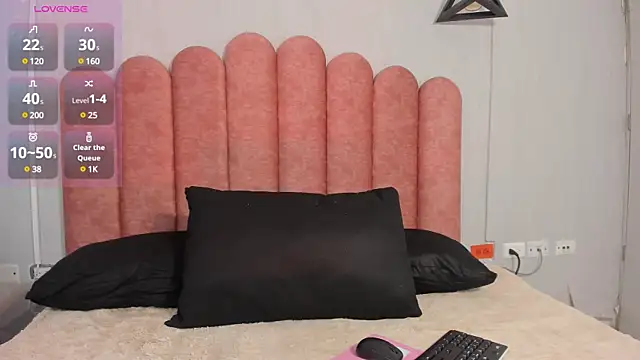 Zoewhitte online show from March 22, 9:42 pm