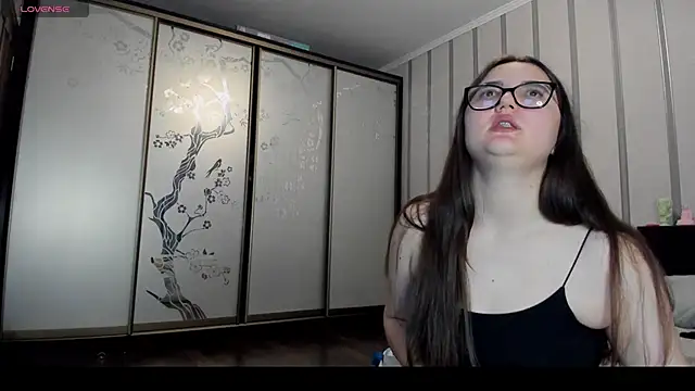 MiraLuccian online show from March 17, 5:49 pm