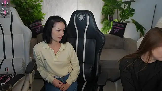 Snapshot of Billie054 chatting on November 17, 7:58 am Billie054 online show from November 17, 7:58 am