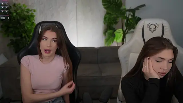 Snapshot of Billie054 chatting on November 18, 8:19 am Billie054 online show from November 18, 8:19 am