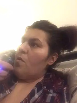 Snapshot of Curvy-Essex-Milf chatting on March 8, 10:13 pm Curvy-Essex-Milf online show from March 8, 10:13 pm