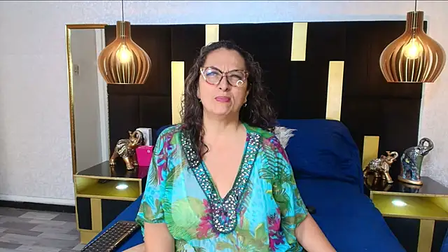 AlessandraLeroy online show from October 19, 1:01 pm