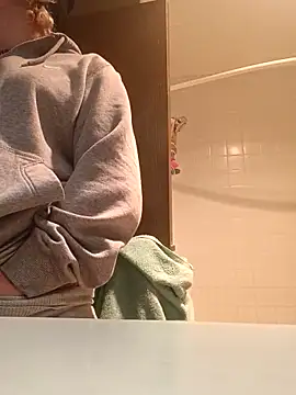 KITTYBOOBOOFUXX online show from November 15, 5:09 pm