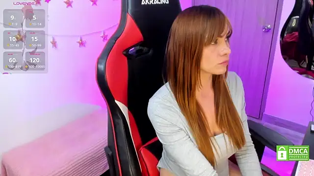 Snapshot of LindaSilverstone chatting on September 9, 1:05 am LindaSilverstone online show from September 9, 1:05 am