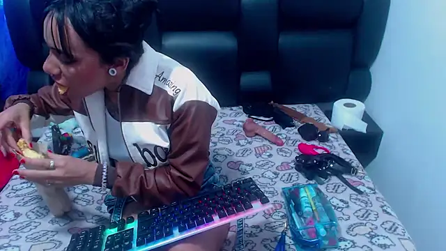 Snapshot of XxxReinaSexyBodyxxX777 chatting on September 26, 1:26 pm XxxReinaSexyBodyxxX777 online show from September 26, 1:26 pm