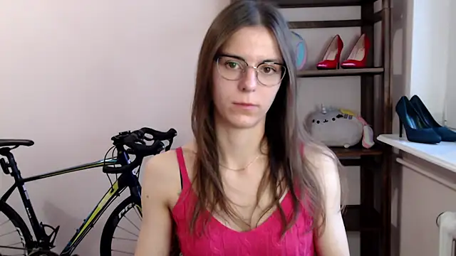 Snapshot of love_megi chatting on December 14, 7:36 am love megi online show from December 14, 7:36 am