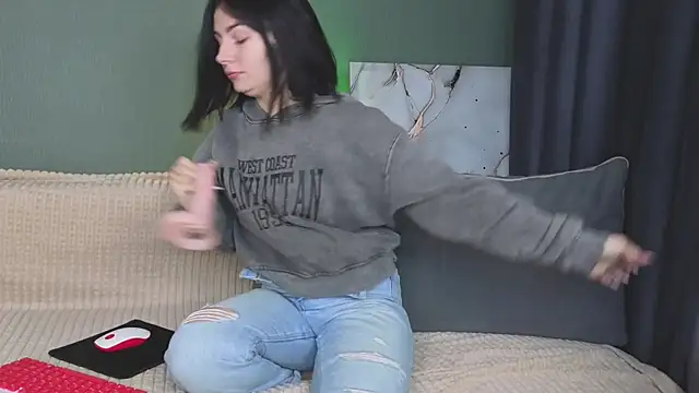 Charlotte Woods online show from September 25, 4:16 am