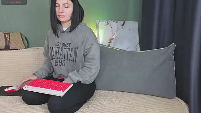 Charlotte Woods online show from October 3, 4:31 am