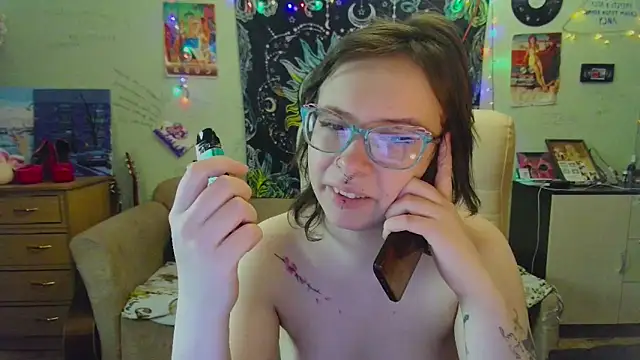 Snapshot of Lil_foxxx chatting on March 22, 5:09 pm Lil foxxx online show from March 22, 5:09 pm