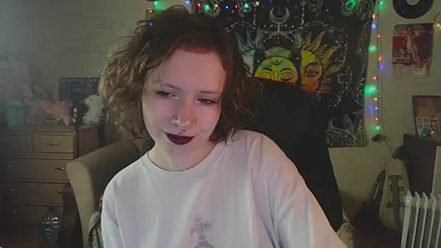 Snapshot of Lil_foxxx chatting on September 15, 10:48 am Lil foxxx online show from September 15, 10:48 am