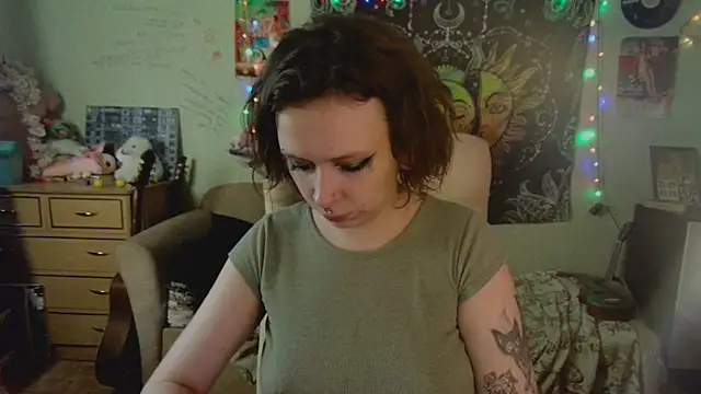 Snapshot of Lil_foxxx chatting on October 2, 10:55 am Lil foxxx online show from October 2, 10:55 am