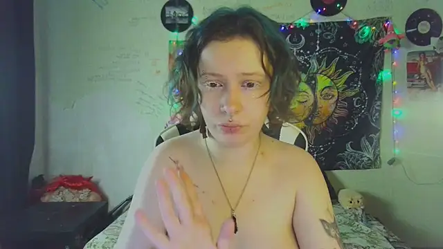 Snapshot of Lil_foxxx chatting on November 5, 10:26 am Lil foxxx online show from November 5, 10:26 am