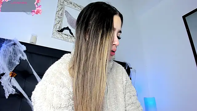 Lola Blondie online show from October 11, 12:15 pm