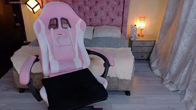 Snapshot of sweet__thang chatting on October 3, 6:43 am sweet thang online show from October 3, 6:43 am