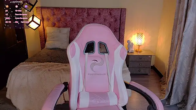 Snapshot of sweet__thang chatting on October 9, 4:32 am sweet thang online show from October 9, 4:32 am