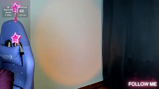 Snapshot of emma_cute7 chatting on September 10, 2:33 am emma cute7 online show from September 10, 2:33 am