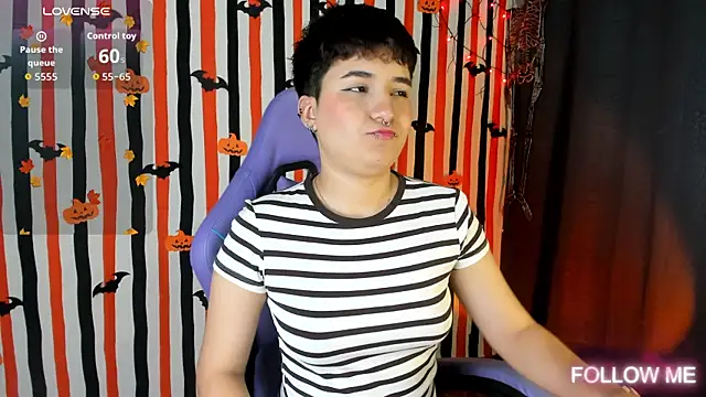 Snapshot of emma_cute7 chatting on October 18, 3:31 am emma cute7 online show from October 18, 3:31 am