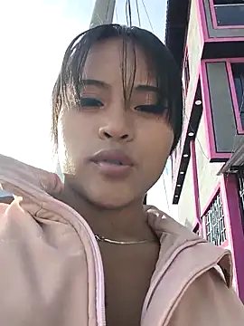 bella warzon online show from October 19, 9:15 pm