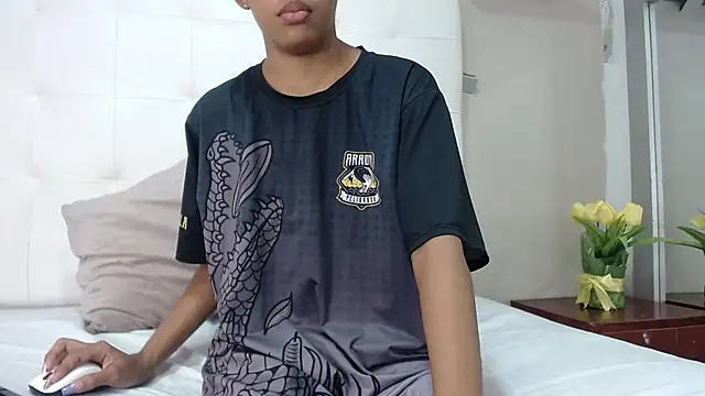 willow smitt online show from October 8, 11:52 am