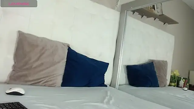 willow smitt online show from November 24, 1:11 pm