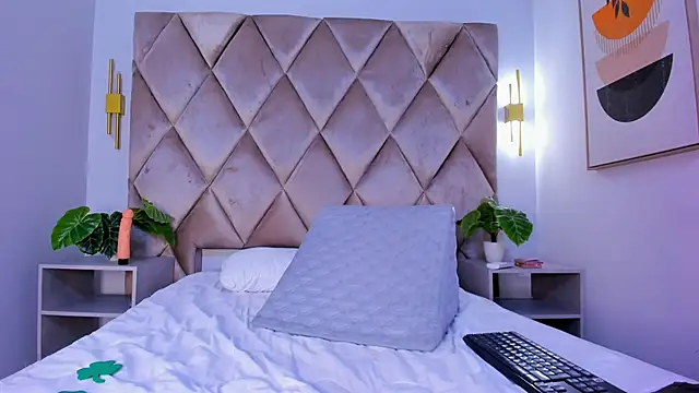 lucianasmith  online show from March 17, 4:22 pm