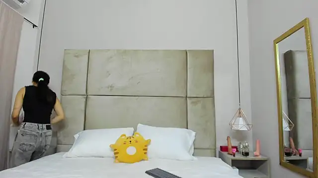 lucianasmith  online show from October 7, 12:46 pm