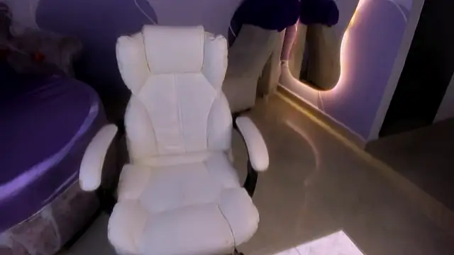 auroracute02 online show from October 20, 1:11 pm