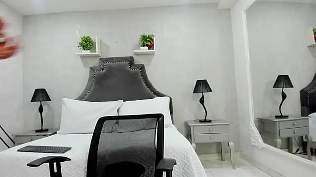 NaomiFrost online show from March 16, 2:53 am