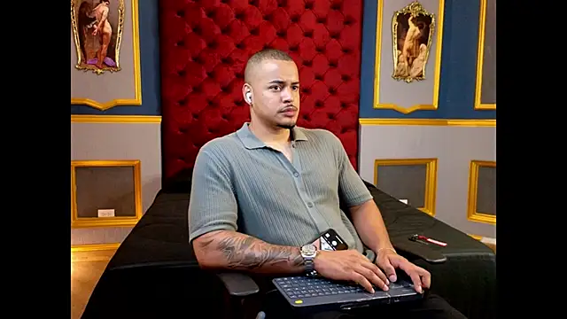 AshtonnSummer online show from March 22, 11:11 am