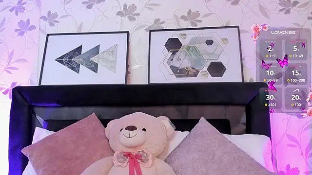 Lilith Thompson online show from September 21, 9:16 pm