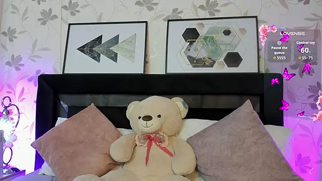 Lilith Thompson online show from September 23, 1:47 pm