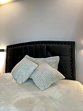 Lilith Thompson online show from October 21, 2:34 am