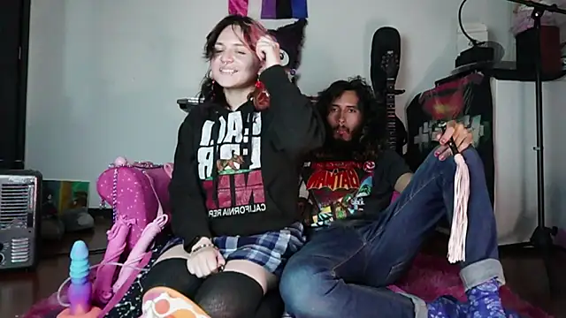 Snapshot of Devil_And_Princess chatting on October 3, 3:25 am Devil And Princess online show from October 3, 3:25 am