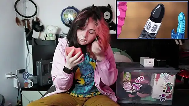 Snapshot of Devil_And_Princess chatting on October 24, 1:35 am Devil And Princess online show from October 24, 1:35 am