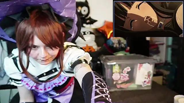 Snapshot of Devil_And_Princess chatting on November 1, 3:30 am Devil And Princess online show from November 1, 3:30 am