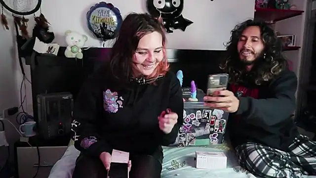 Snapshot of Devil_And_Princess chatting on November 18, 2:17 am Devil And Princess online show from November 18, 2:17 am