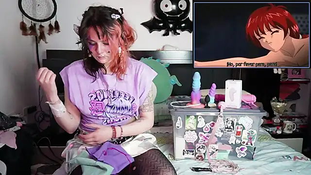 Snapshot of Devil_And_Princess chatting on November 25, 2:33 am Devil And Princess online show from November 25, 2:33 am