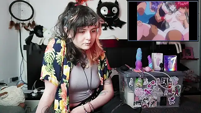 Snapshot of Devil_And_Princess chatting on December 17, 2:17 am Devil And Princess online show from December 17, 2:17 am