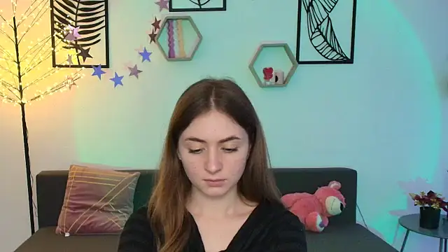 LilyHaart online show from March 10, 3:30 pm