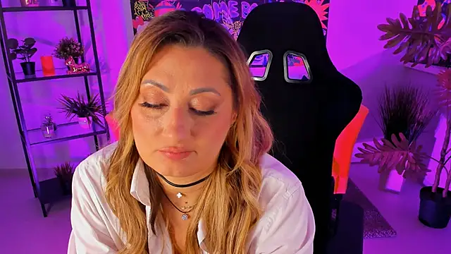 Snapshot of SarahAlluring chatting on March 17, 3:07 pm SarahAlluring online show from March 17, 3:07 pm