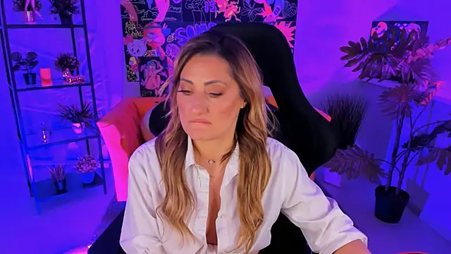 Snapshot of SarahAlluring chatting on March 22, 4:37 pm SarahAlluring online show from March 22, 4:37 pm