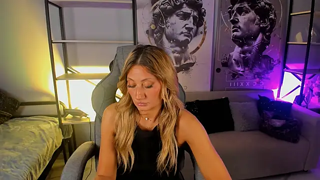 Snapshot of SarahAlluring chatting on September 13, 1:00 pm SarahAlluring online show from September 13, 1:00 pm