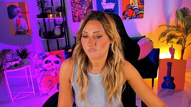 Snapshot of SarahAlluring chatting on September 24, 12:30 pm SarahAlluring online show from September 24, 12:30 pm