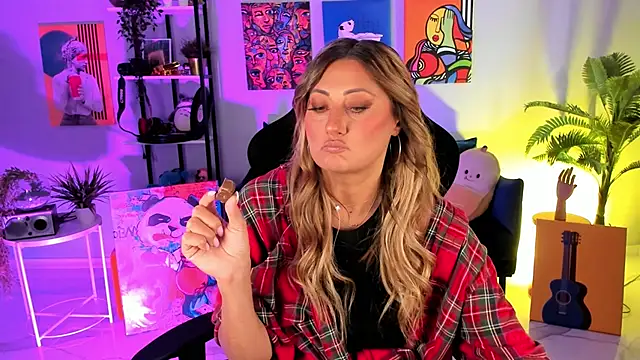 Snapshot of SarahAlluring chatting on October 11, 12:15 pm SarahAlluring online show from October 11, 12:15 pm