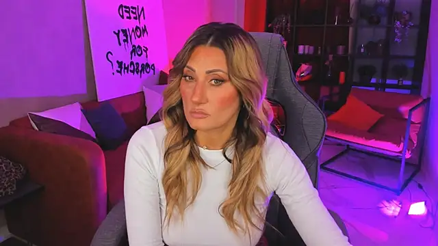 Snapshot of SarahAlluring chatting on October 18, 12:06 pm SarahAlluring online show from October 18, 12:06 pm