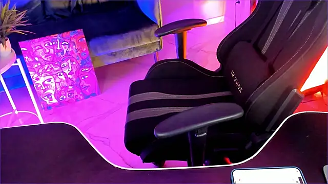 Snapshot of SarahAlluring chatting on December 14, 12:21 pm SarahAlluring online show from December 14, 12:21 pm